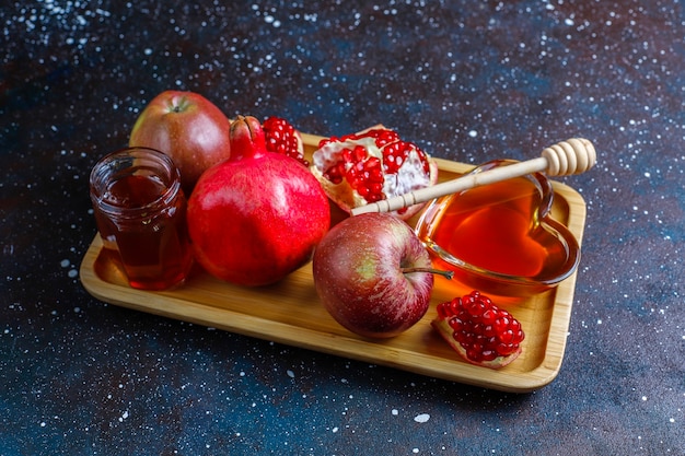 Photo gratuite cuisine traditionnelle du nouvel an juif - rosh hashana.