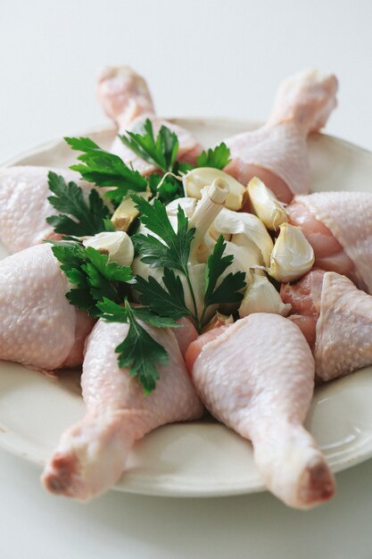 Photo gratuite cuisses de poulet à l'ail