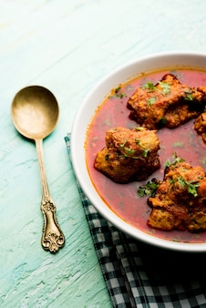 Curry lauki kofta à base de bottel gourd ou doodhi, servi dans un bol ou un karahi. mise au point sélective