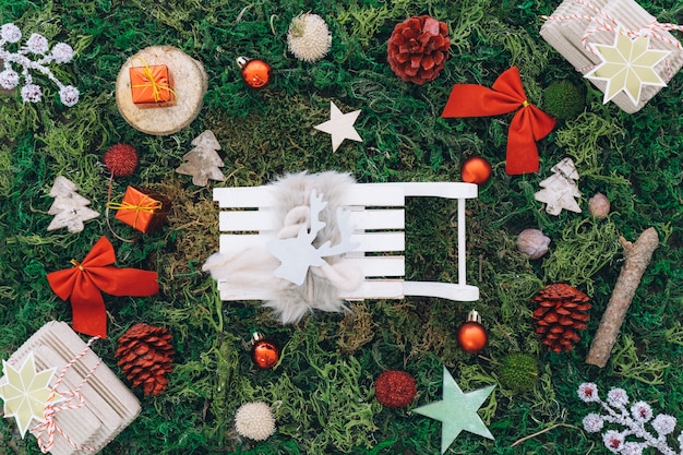 Cute décoration de Noël sur l&#39;herbe