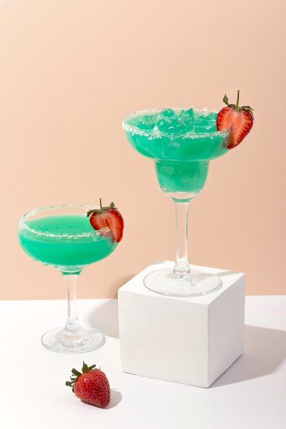 Daiquiri délicieux à angle élevé avec des fraises