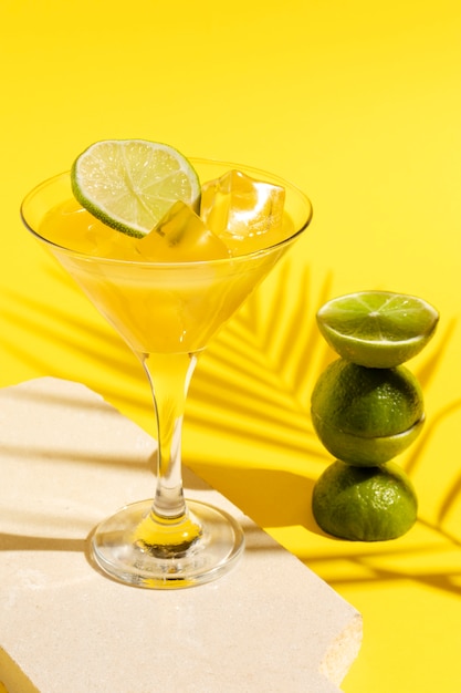 Daiquiri savoureux à angle élevé au citron vert