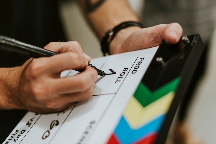 Photo gratuit dans les coulisses avec une planche de clapet