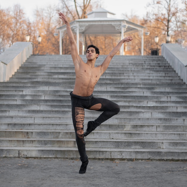 Photo gratuite danseur de ballet professionnel