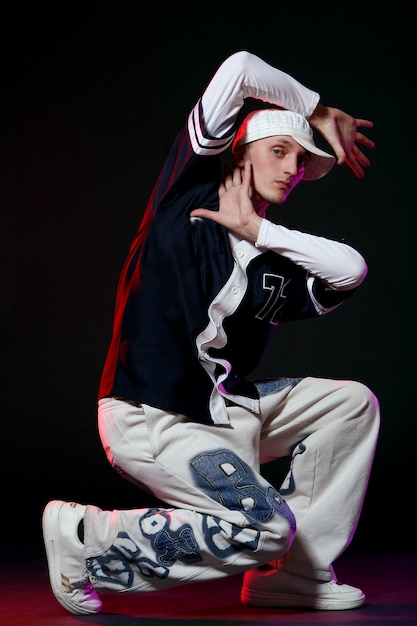 Photo gratuite danseur de hip hop en danse