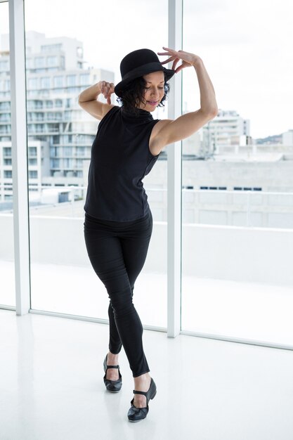 Danseur pratiquant la danse contemporaine