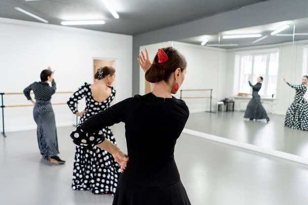 Danseurs de flamenco en studio