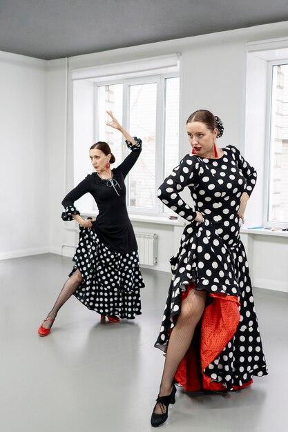 Danseurs de flamenco en studio