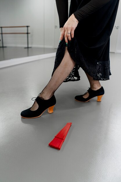 Danseuse de flamenco faisant une chorégraphie