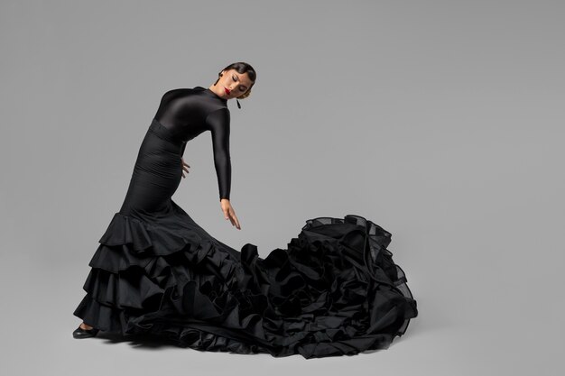 Danseuse de flamenco passionnée et élégante