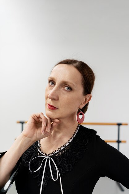 Danseuse de flamenco en studio