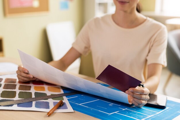 Les décorateurs au travail