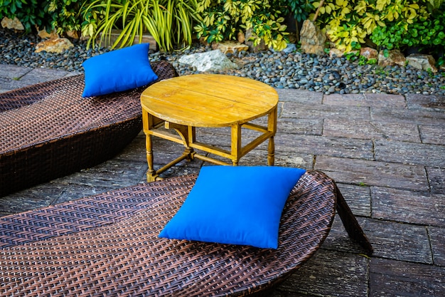 Photo gratuite décoration de chaise vide patio extérieur