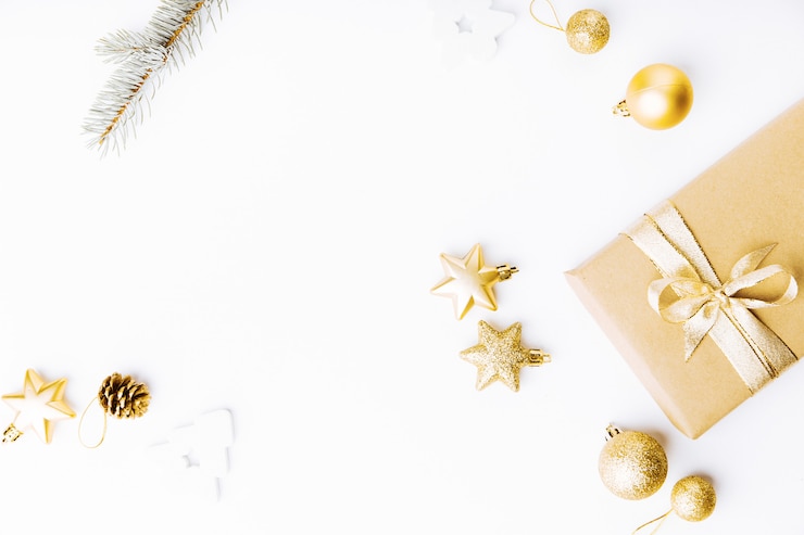 Photo gratuit décoration dorée de noël sur blanc