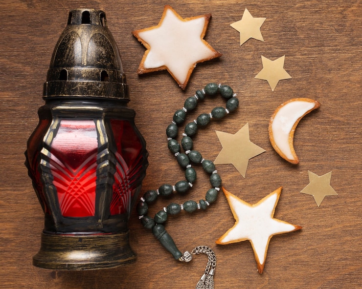 Photo gratuit décoration du nouvel an islamique avec perles de prière et lampe arabe