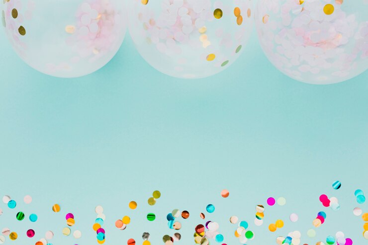 Photo gratuit décoration de fête laïque avec ballons et fond bleu