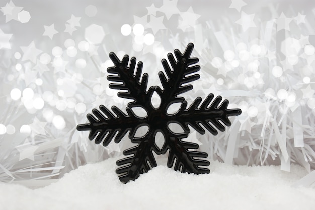 Photo gratuite décoration de flocon de neige dans la neige