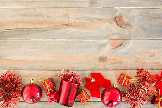 Photo gratuite décoration de noël sur planche de bois