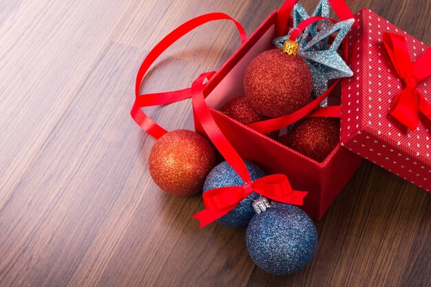 Décoration de Noël sur la table en bois