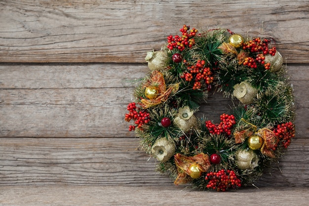 décoration de Noël sur une table en bois