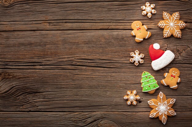 Décoration de Noël sur une table avec espace de copie