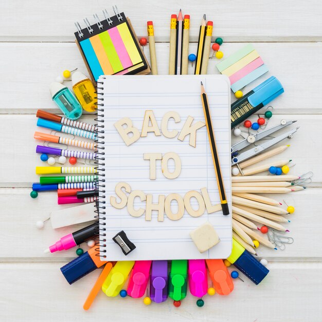 Décoration de retour à l&#39;école avec cahier