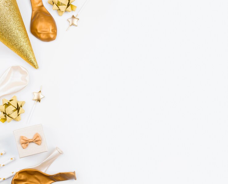 Photo gratuit décorations d'anniversaire sur fond blanc