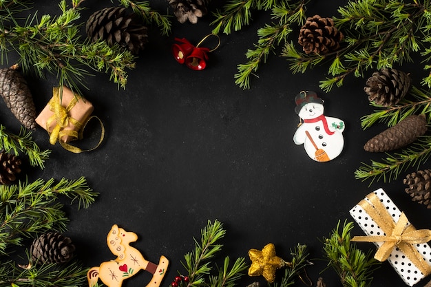 Décorations de Noël avec des branches d'arbres