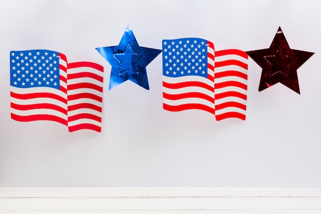 Décoré avec des cartes de drapeau des États-Unis et des étoiles pour la fête de l&#39;indépendance