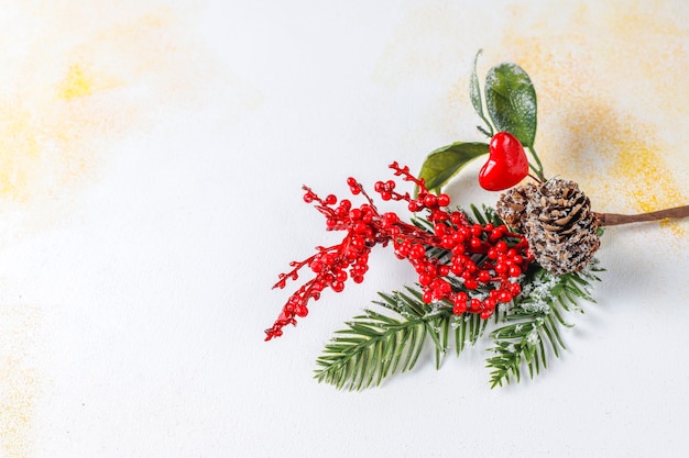 Décors de Noël, boules, flocons de neige.