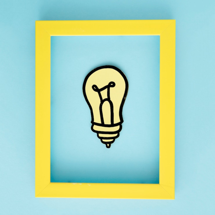 Photo gratuit découpe de papier ampoule jaune avec bordure jaune sur fond bleu