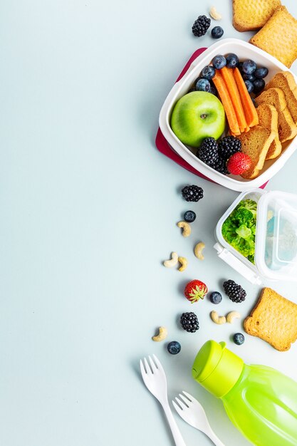 Déjeuner santé à emporter dans une boîte à lunch