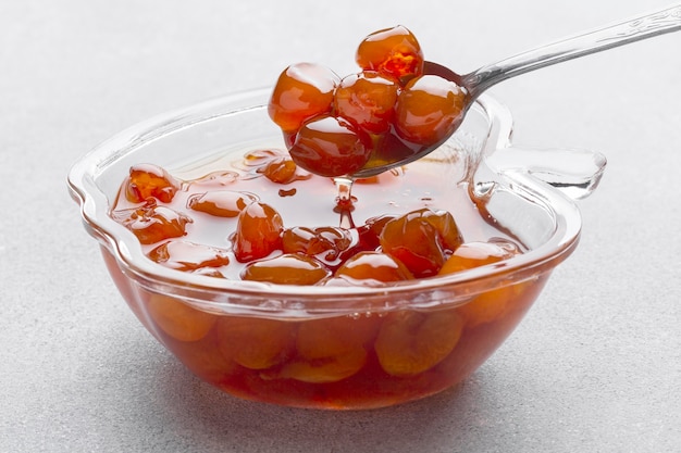 Photo gratuite délicieuse confiture de fruits dans un bol