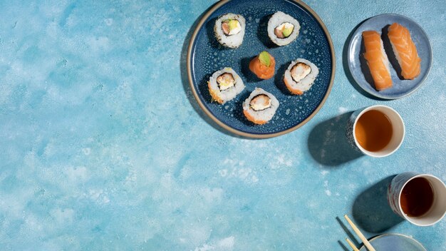 Photo gratuite délicieuse cuisine asiatique avec espace de copie