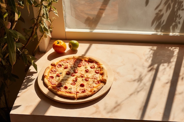 Photo gratuite délicieuse pizza à l'intérieur