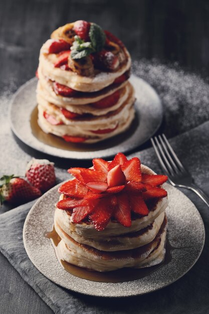 De délicieuses crêpes aux fruits et au miel