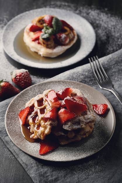 Délicieuses gaufres aux fruits et au miel