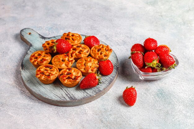 Délicieuses mini tartelettes aux fraises.
