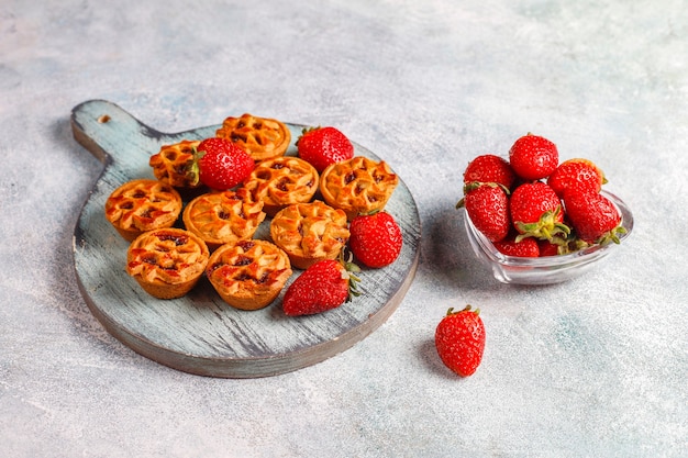 Délicieuses mini tartelettes aux fraises.