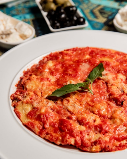 De délicieuses tomates aux œufs pour le petit-déjeuner