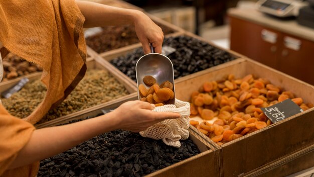 Délicieux aliments séchés au marché