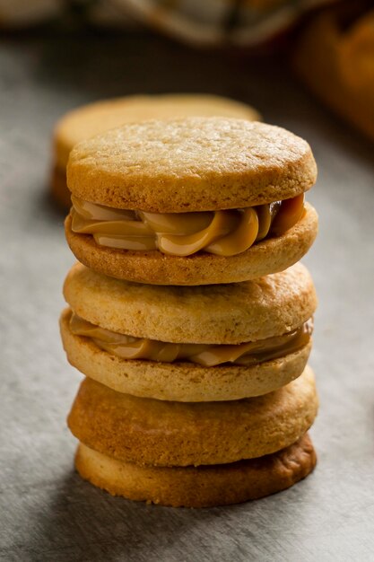 Délicieux arrangement d'alfajores