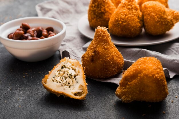 Délicieux arrangement de cuisine brésilienne