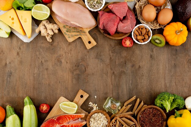 Un délicieux arrangement de nourriture à plat