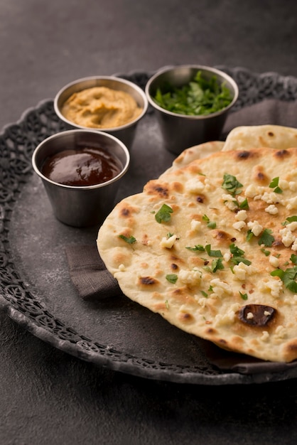 Délicieux arrangement de roti traditionnel