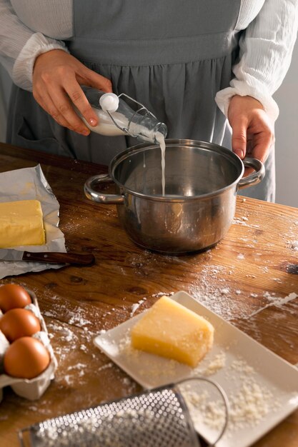 Délicieux assortiment de fabrication de pain au fromage