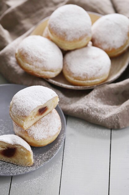 De délicieux beignets faits maison pour le dessert