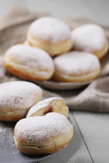 De délicieux beignets faits maison pour le dessert