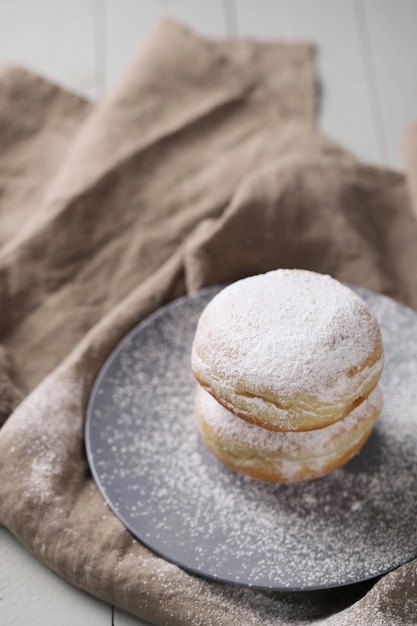 De délicieux beignets faits maison pour le dessert