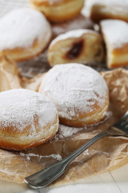 De délicieux beignets faits maison pour le dessert